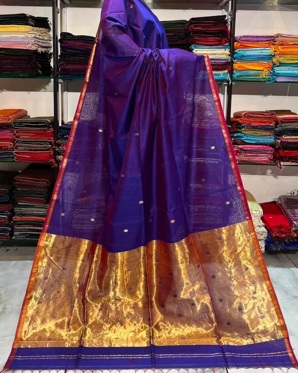 Zari Pallu Maheshwari silk Handloom Zari Saree