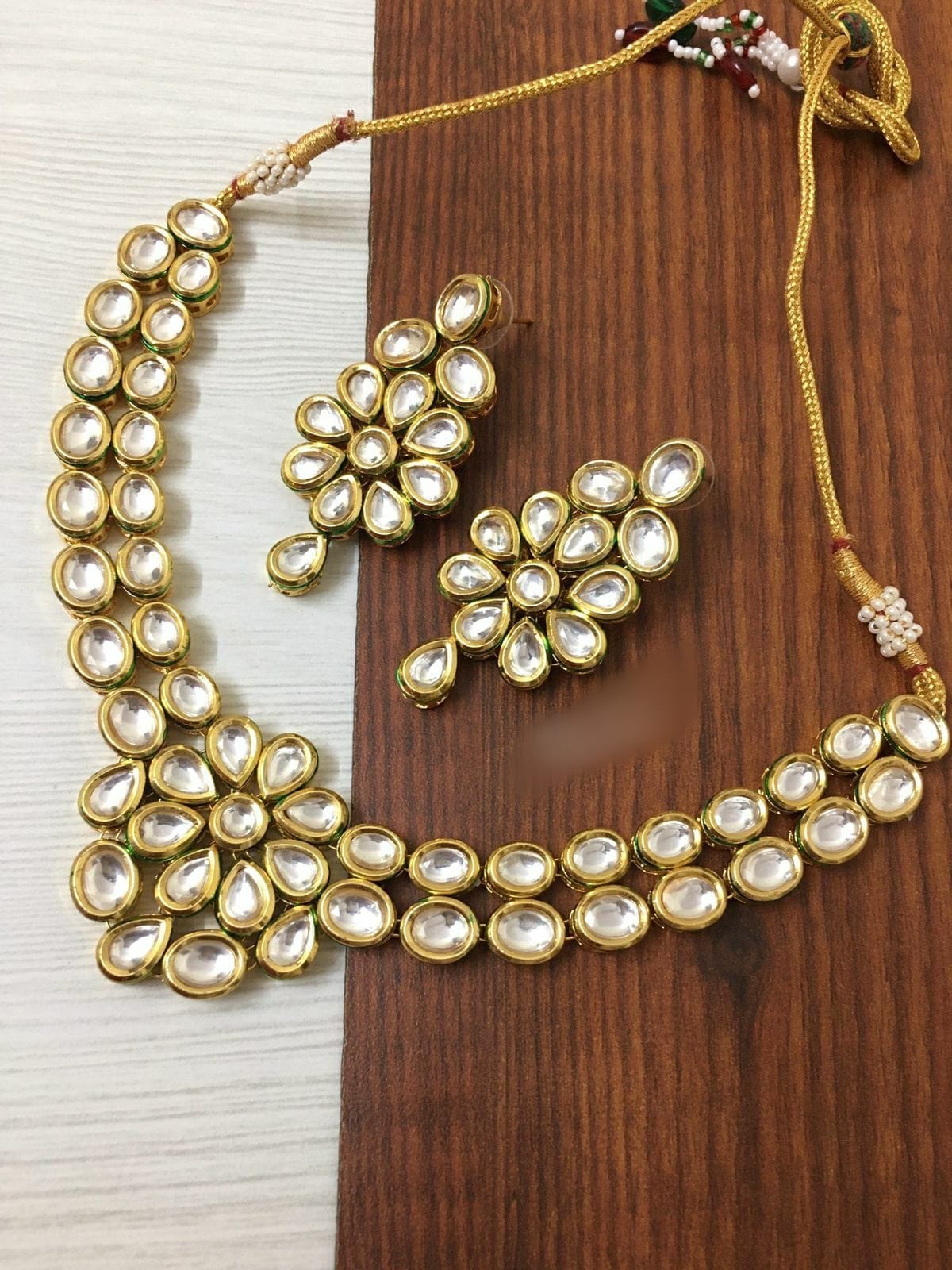 Simple kundan hot sale necklace set