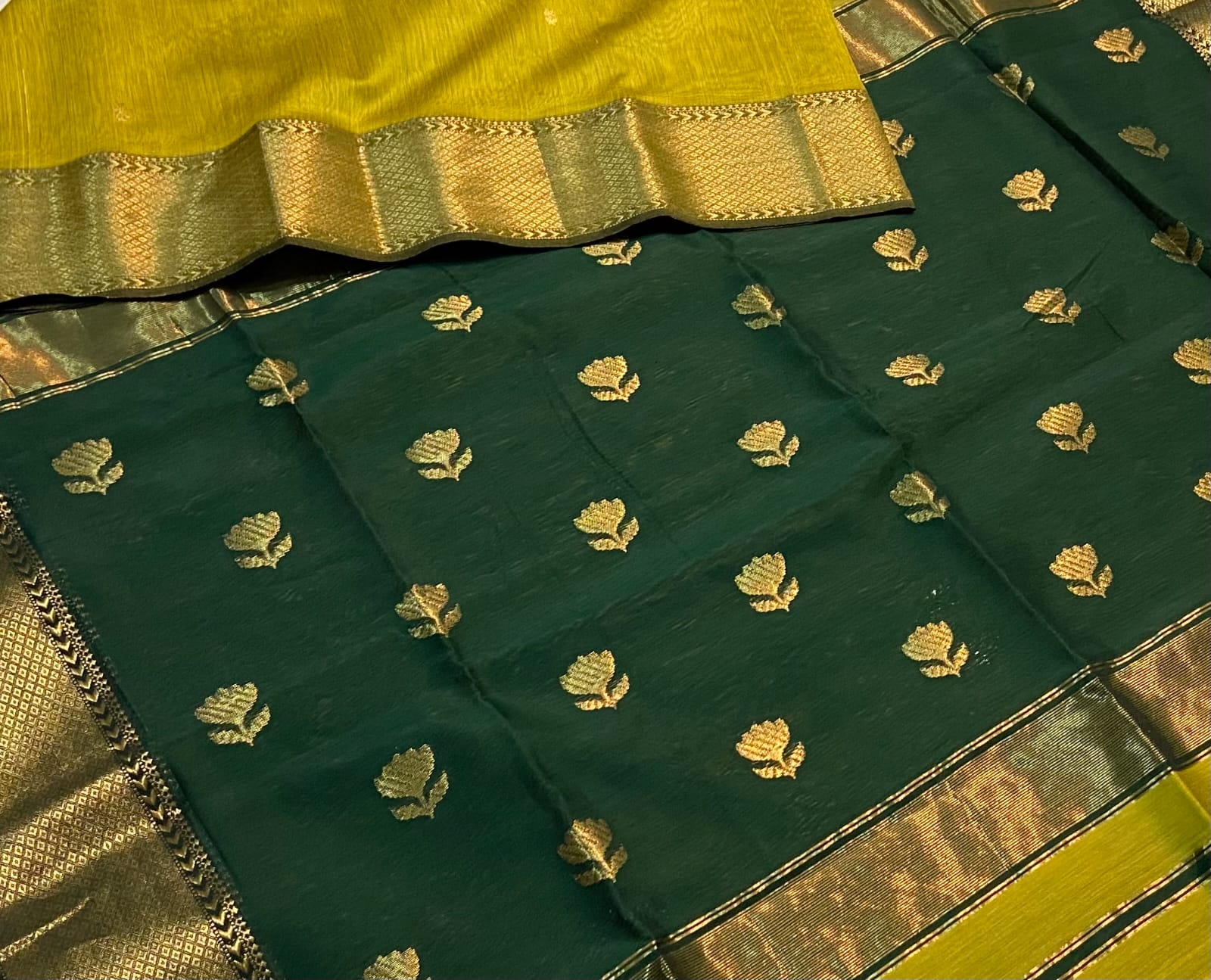 Maheshwari Silk Lotus buti saree Green