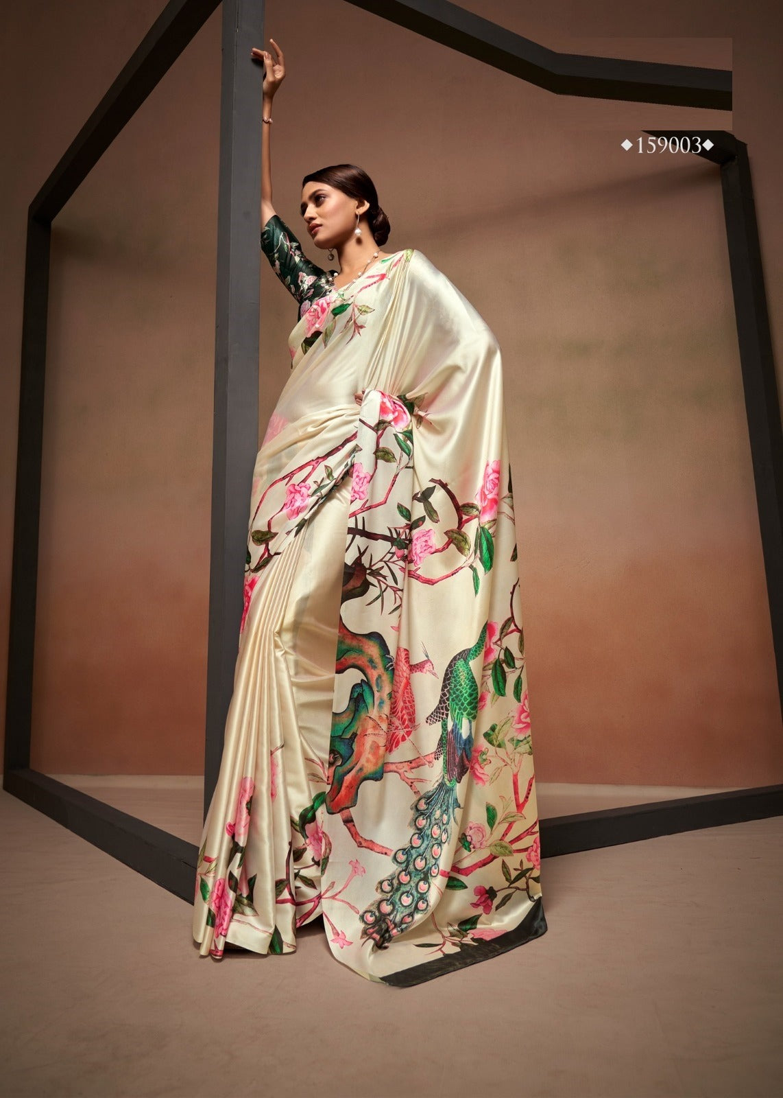 Digital Print Saree In Off White
