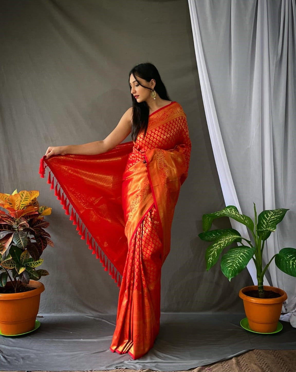 Red Soft Banarasi Silk Saree, Buy Now Zaree Weave Saree At Best Rates