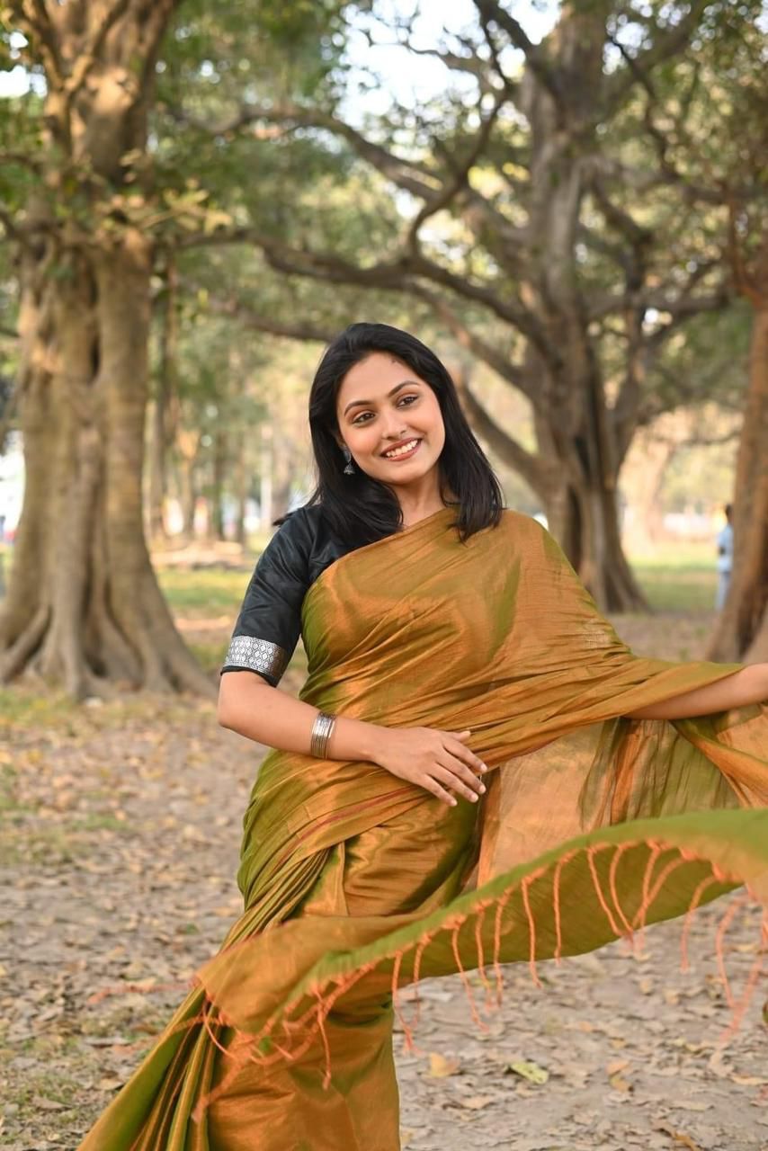 Bold Golden Tissue Silk Saree With Blouse