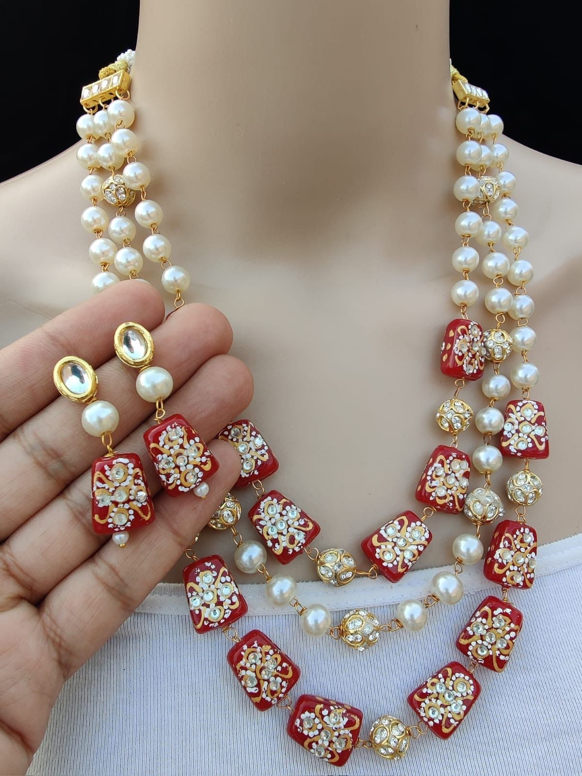 pearl necklace set in red