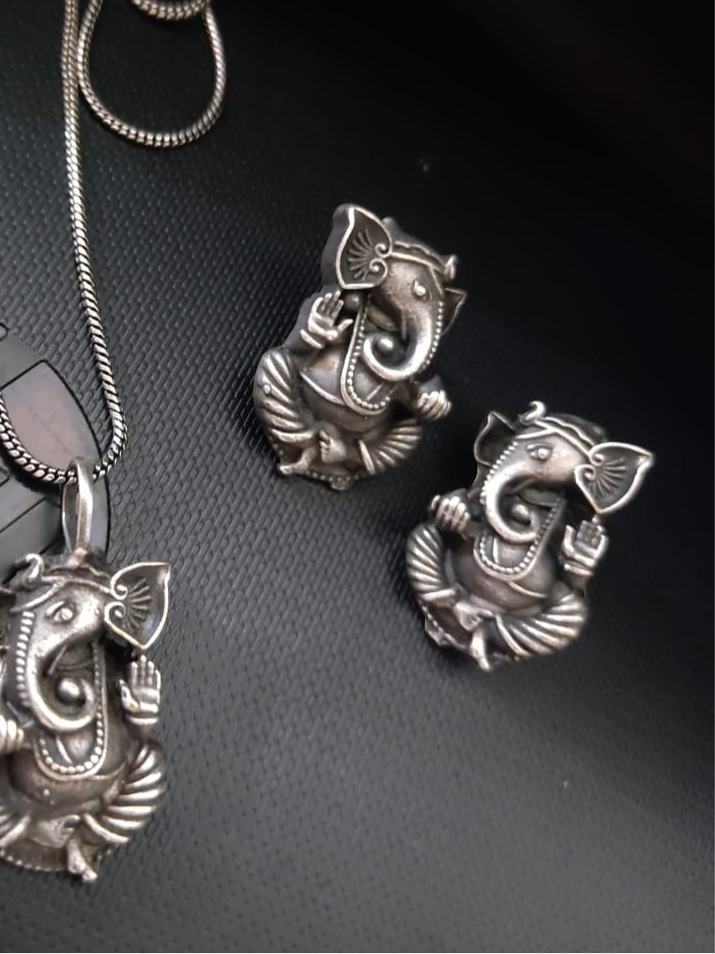 Ganpati Bappa pendant set