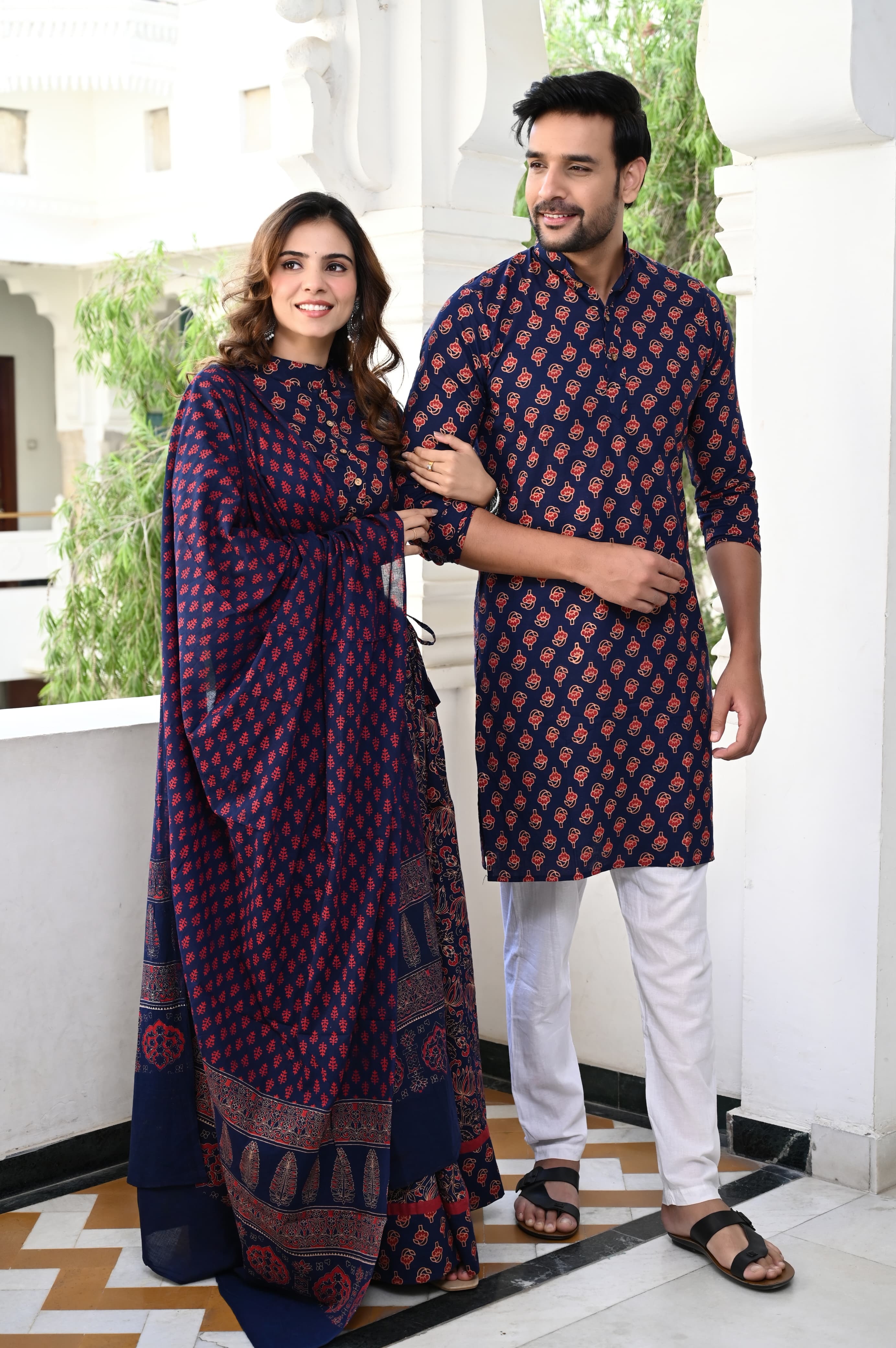 Jamuni Color Twinning Couple Set In Flora