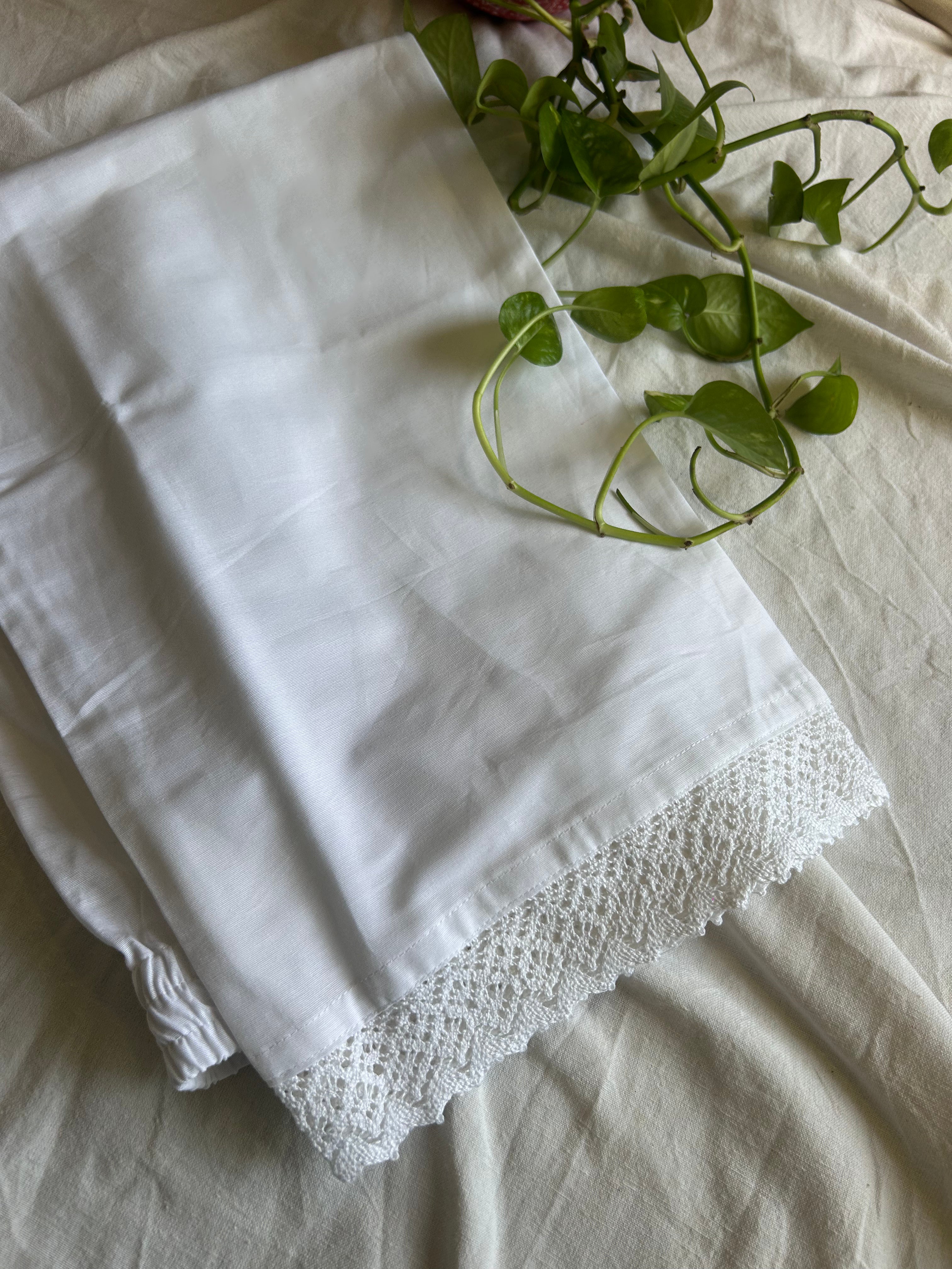 Devy White Straight Pant In Cotton With Lac