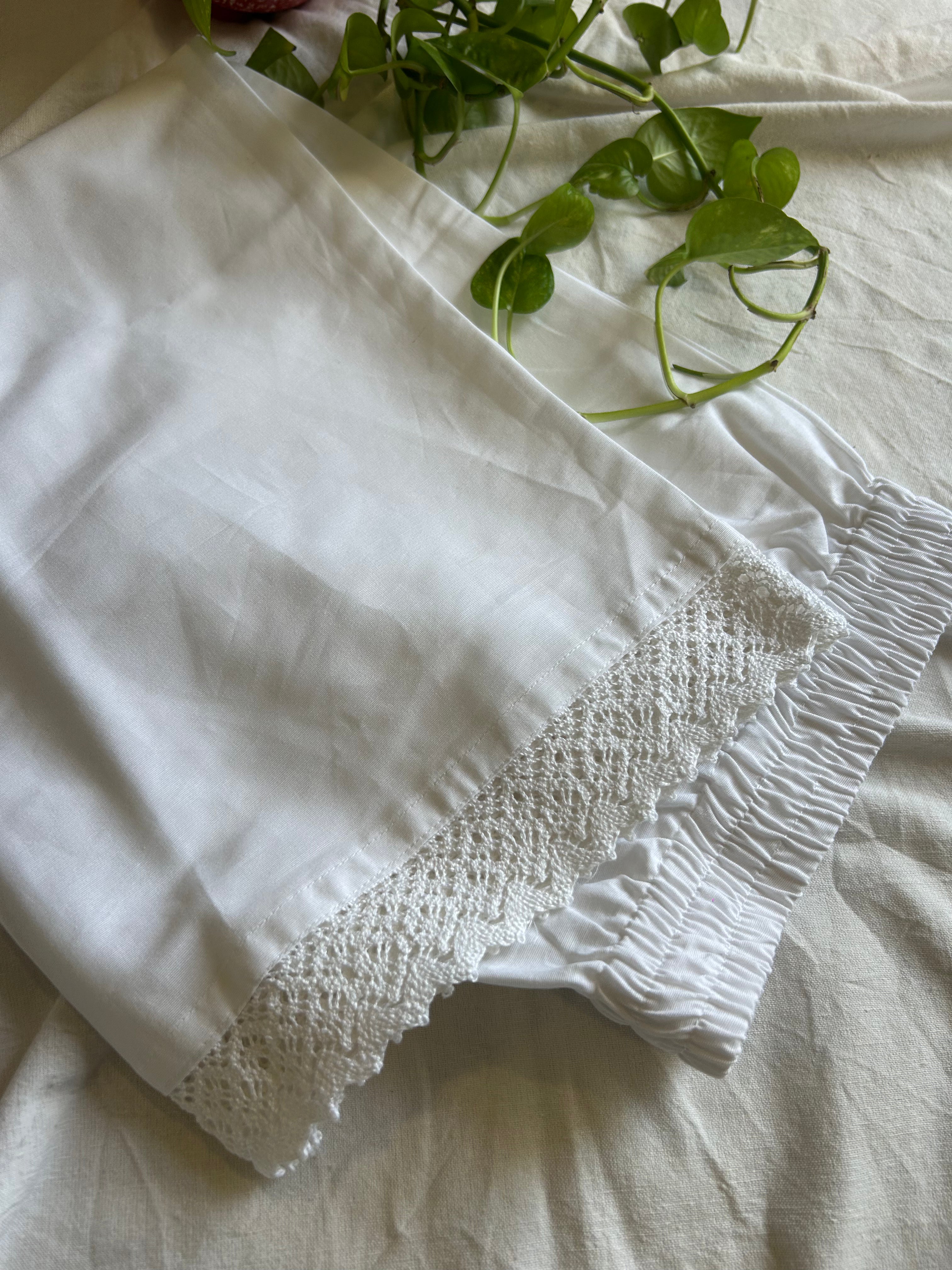 Devy White Straight Pant In Cotton With Lac