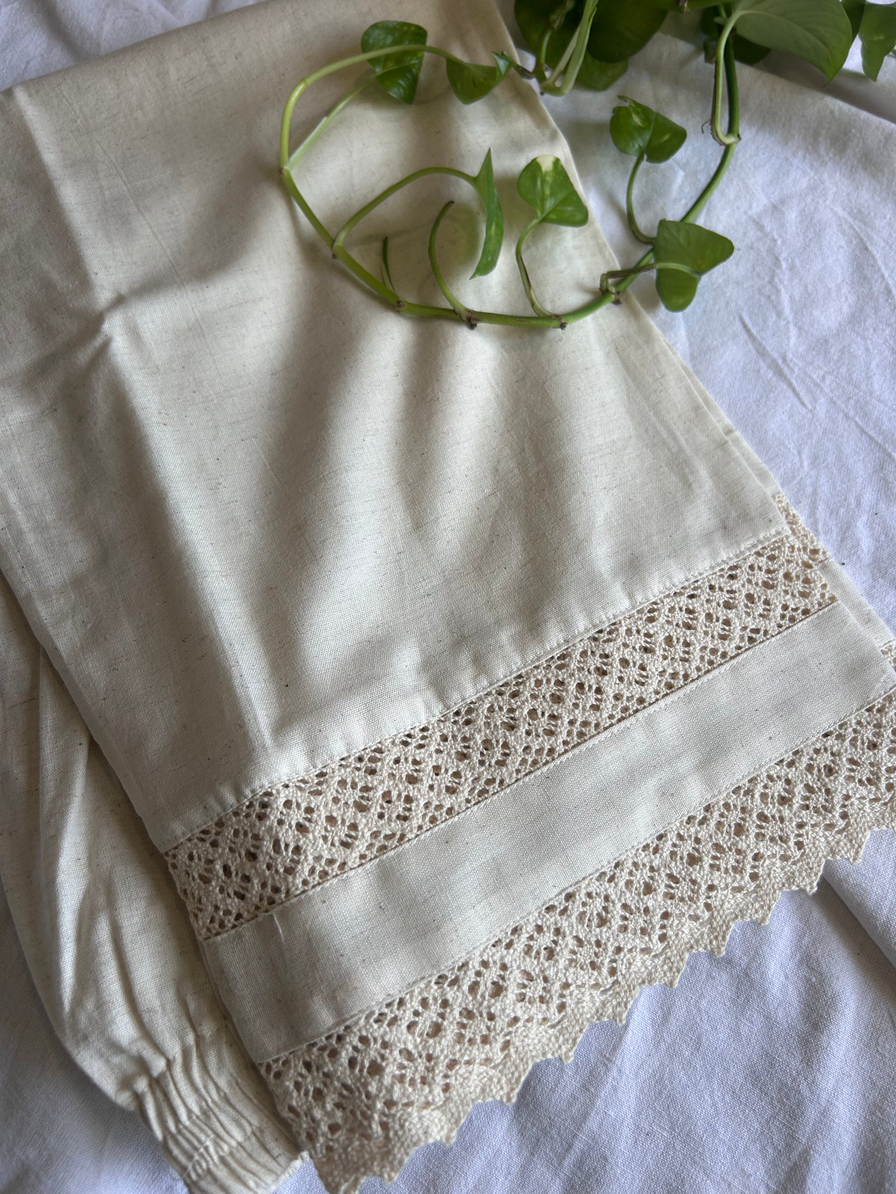 Cream Straight Pant In Cotton With Cutwork Lac