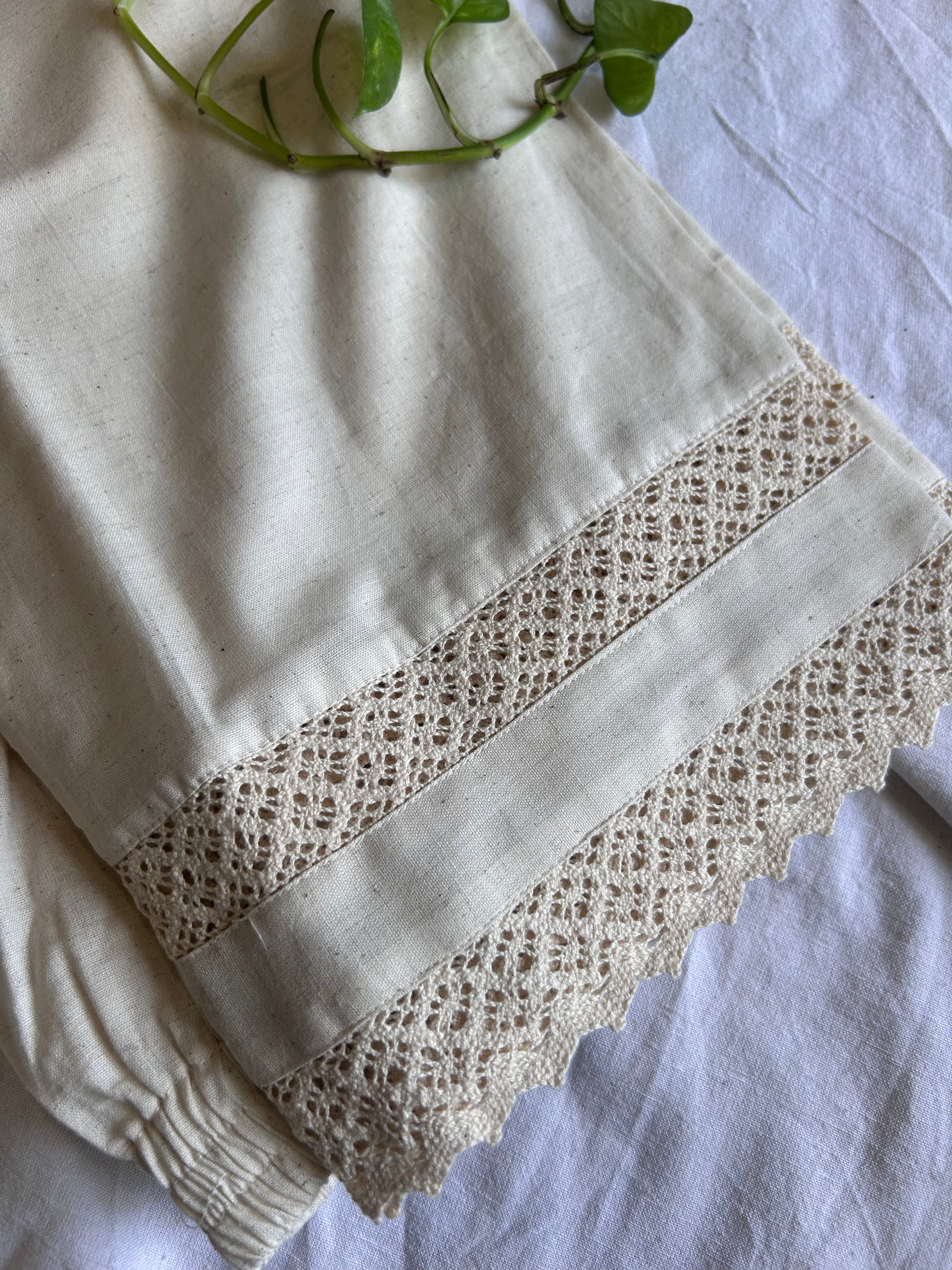 Cream Straight Pant In Cotton With Cutwork Lac