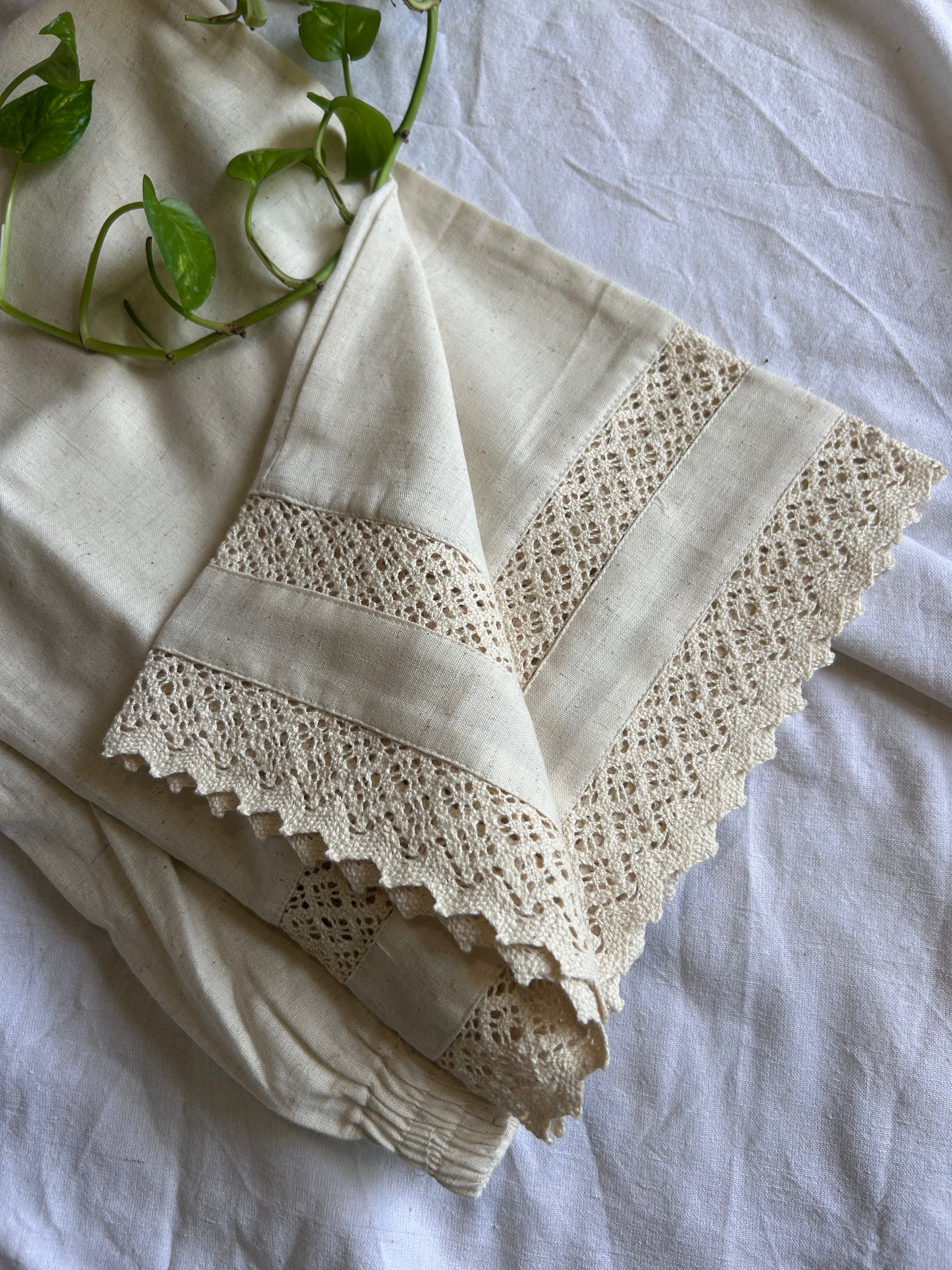 Cream Straight Pant In Cotton With Cutwork Lac