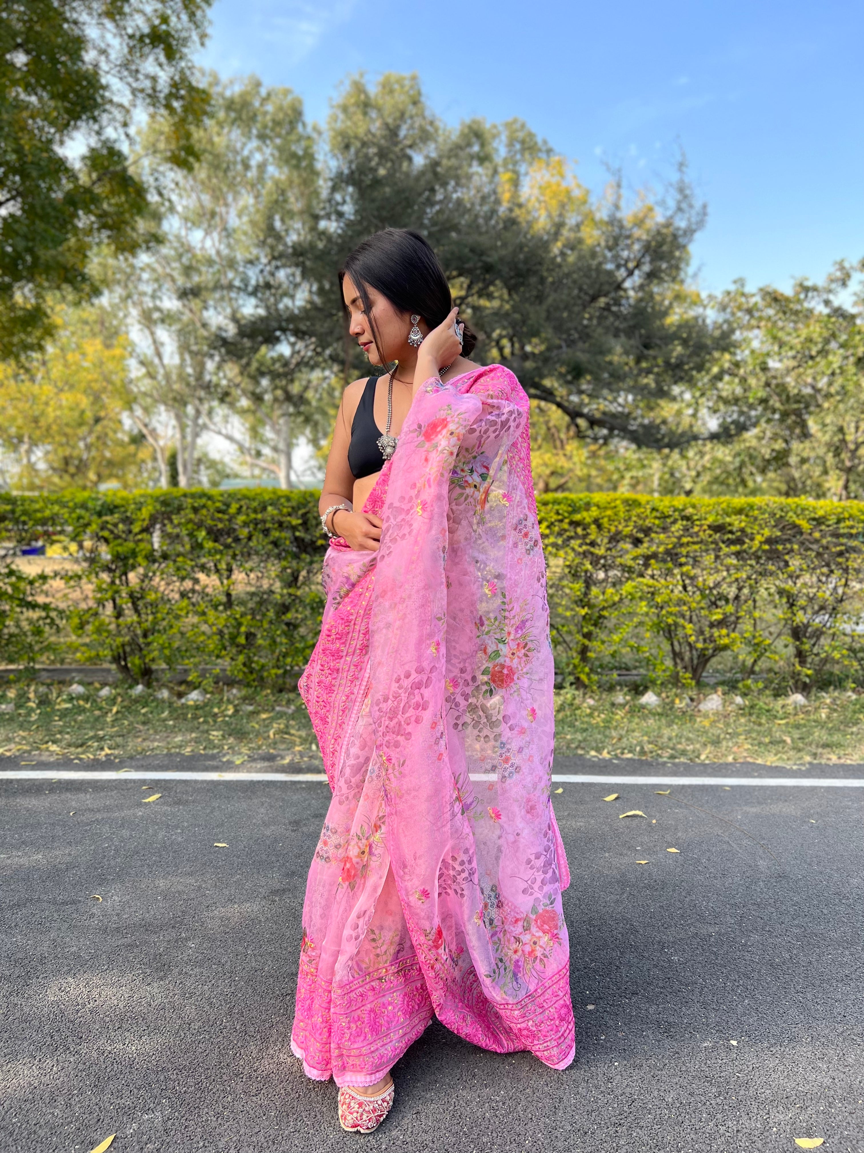 Zoon Silk Organza Sequin Embellished Border Saree With Blouse | Pink, Aari,  Saree, Round, Sleeveless | Silk organza, Pink saree silk, Organza saree