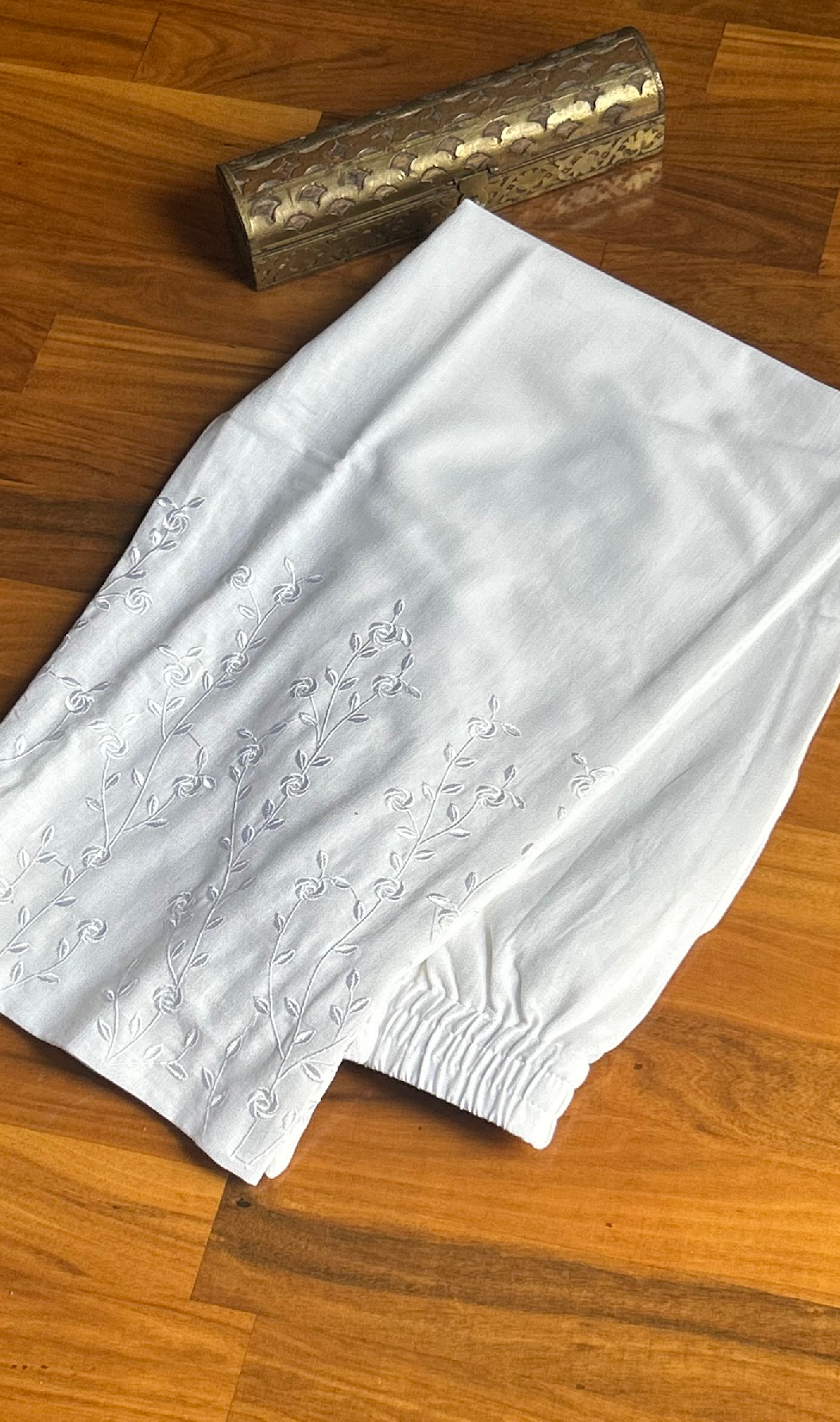 White Embroidery Straight Pant In Cotton