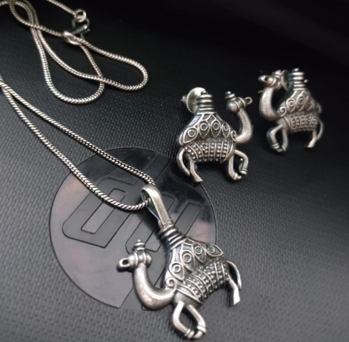 Cute Camel Oxidised Silver Look Alike Pendant Set