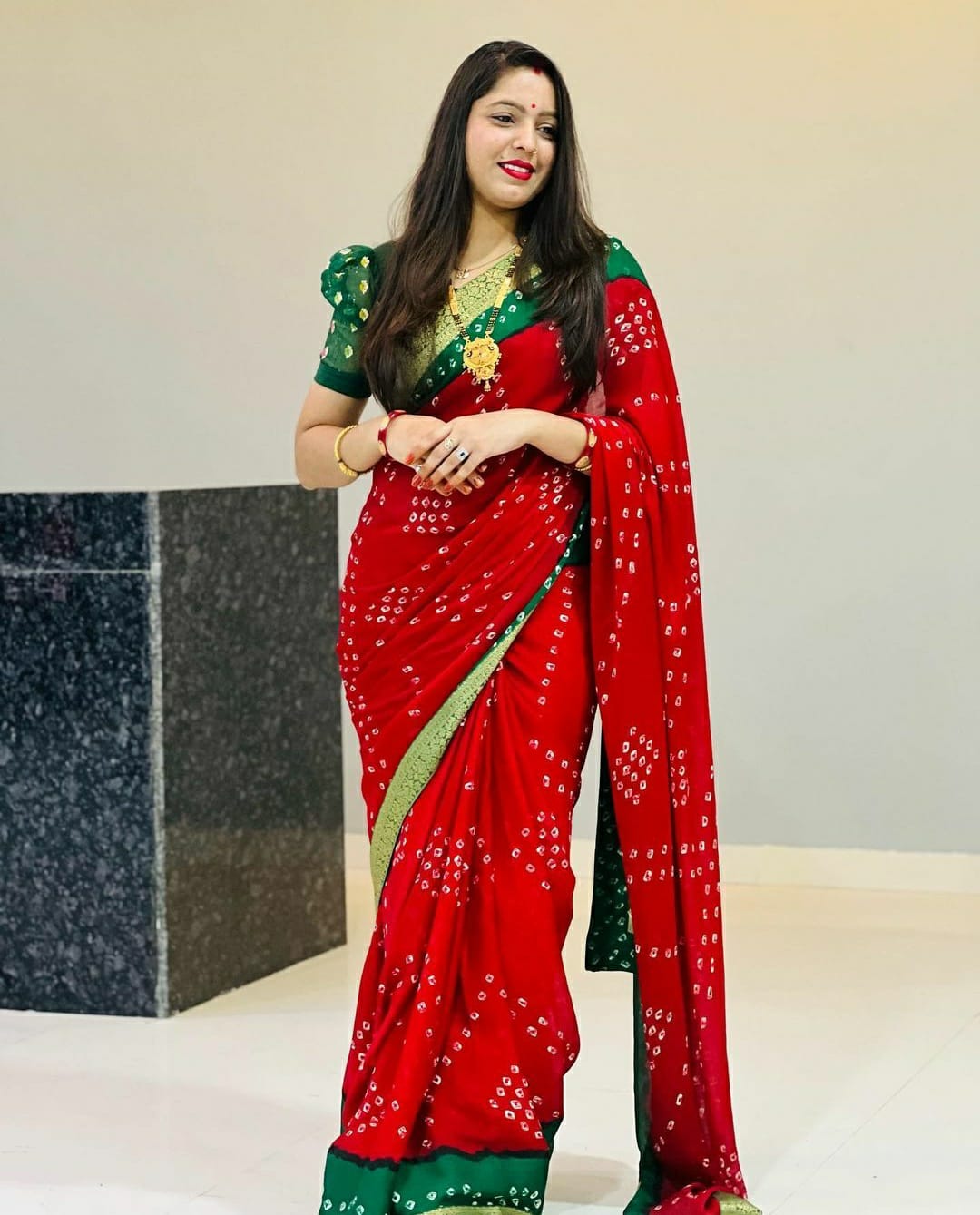 Color Blocked Cotton Silk Saree in Green and Red : SPN6475