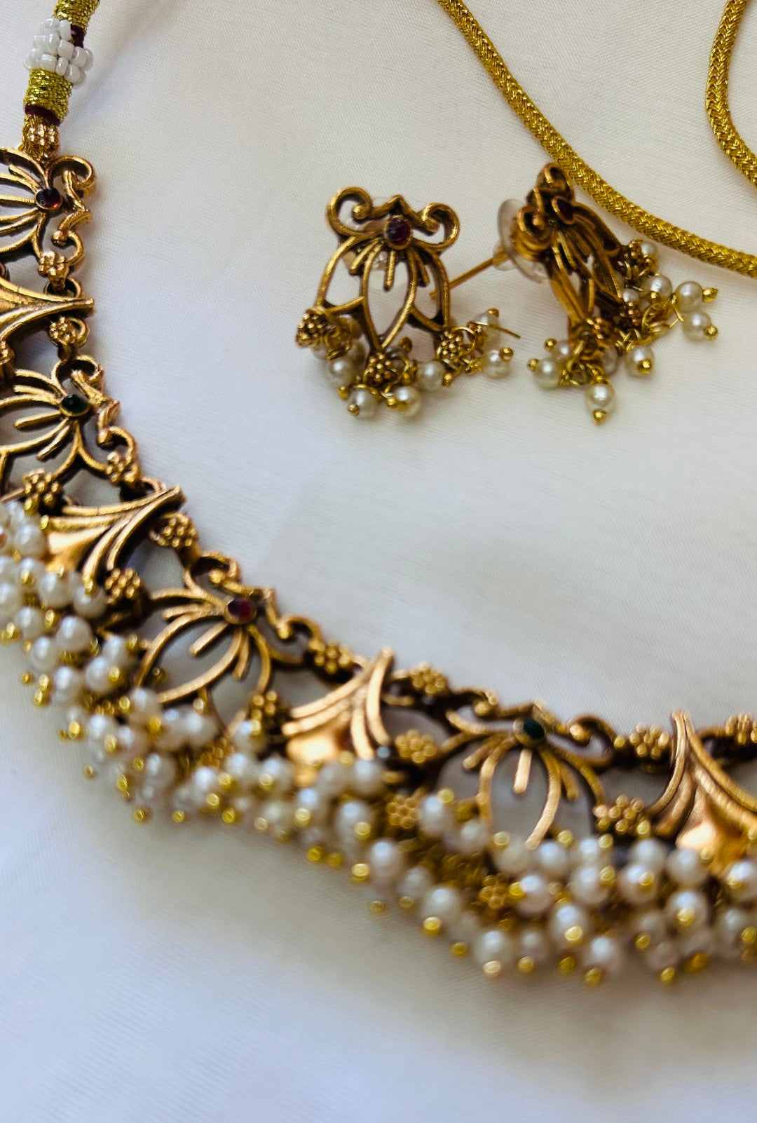 Traditional styles necklace set