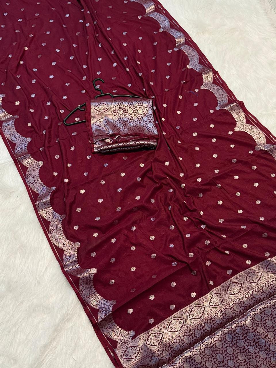 Banarasi Handloom Semi Kathan  Saree In Maroon