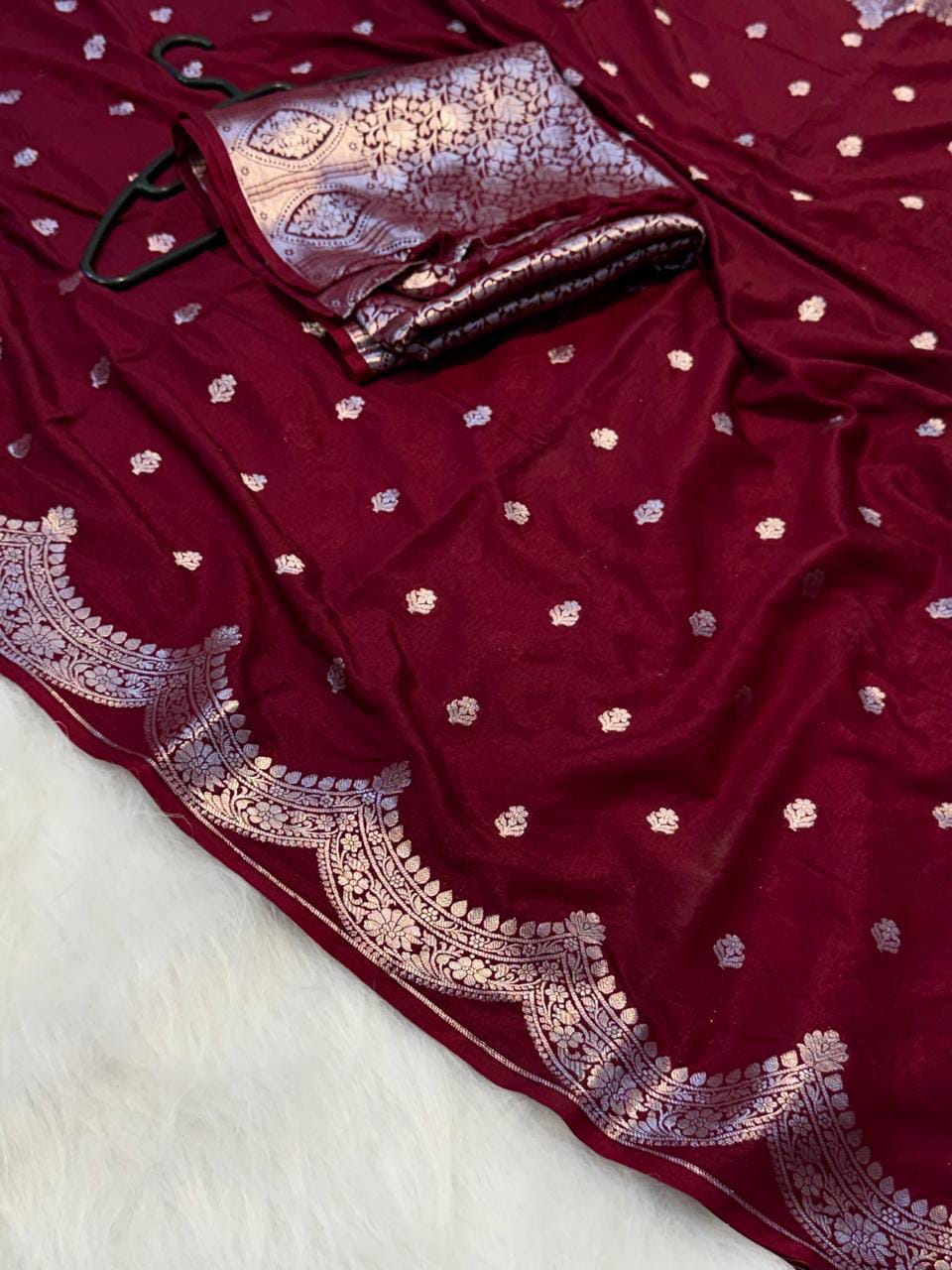 Banarasi Handloom Semi Kathan  Saree In Maroon