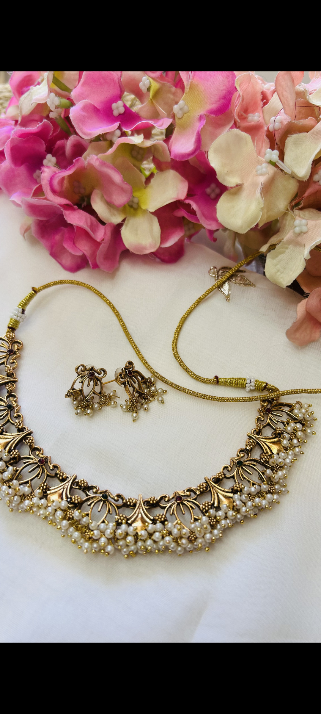 Traditional styles necklace set