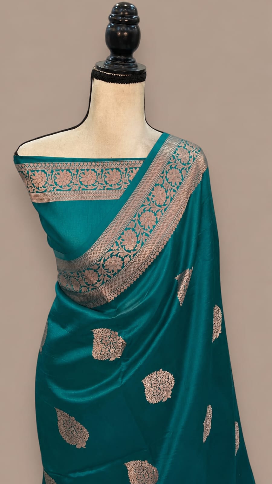 Banarasi Handloom Raw Mango Silk Saree In Peacock Green