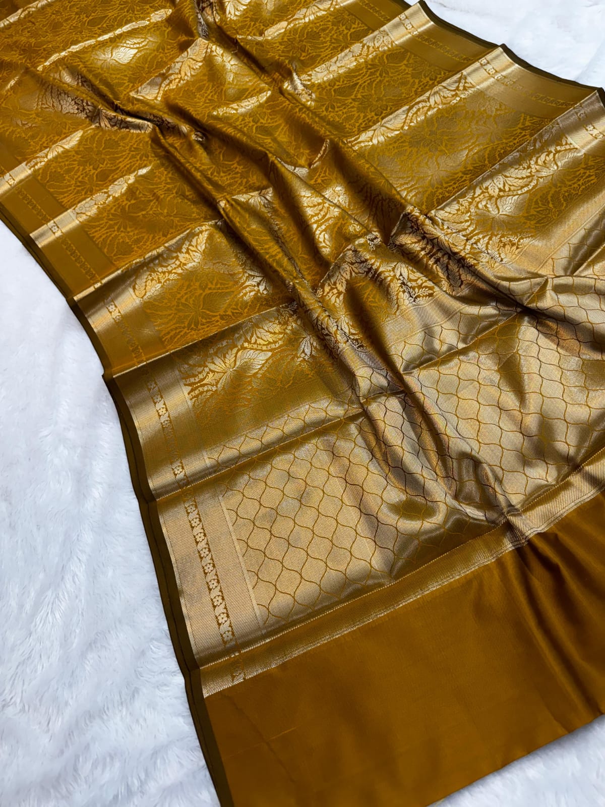 Banarasi Semi Mushroom Kathan Silk  Saree In Golden Brown