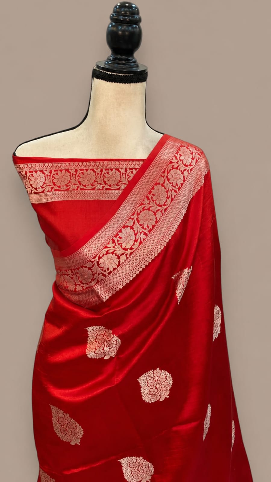 Banarasi Handloom Raw Mango Silk Saree In Red