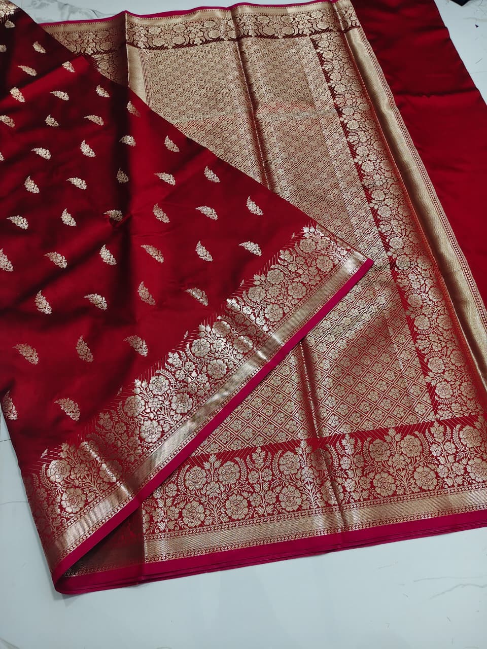 Banarasi Handloom Semi Kathan  Saree In Maroon