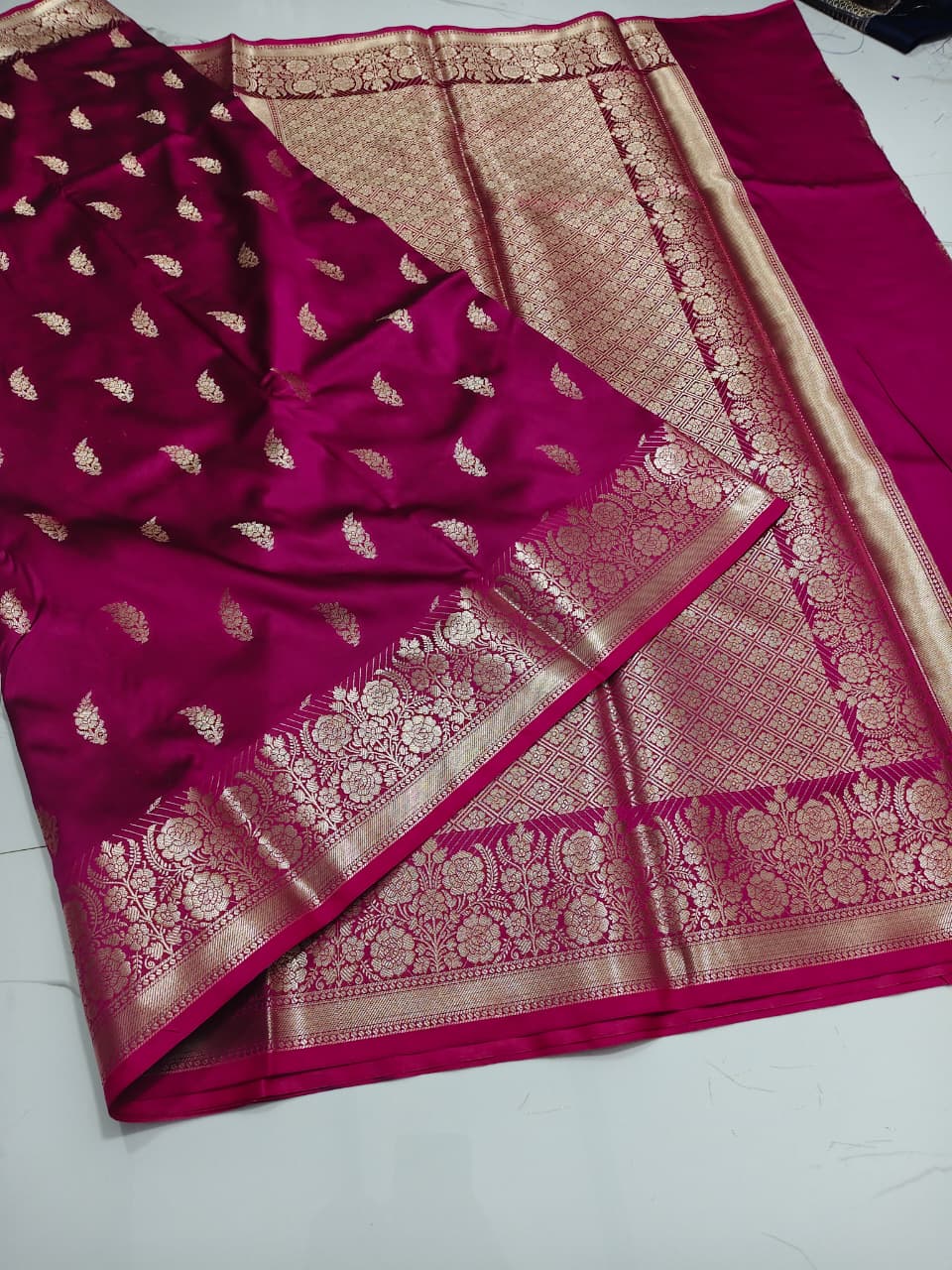 Banarasi Handloom Semi Kathan  Saree In Rani Pink
