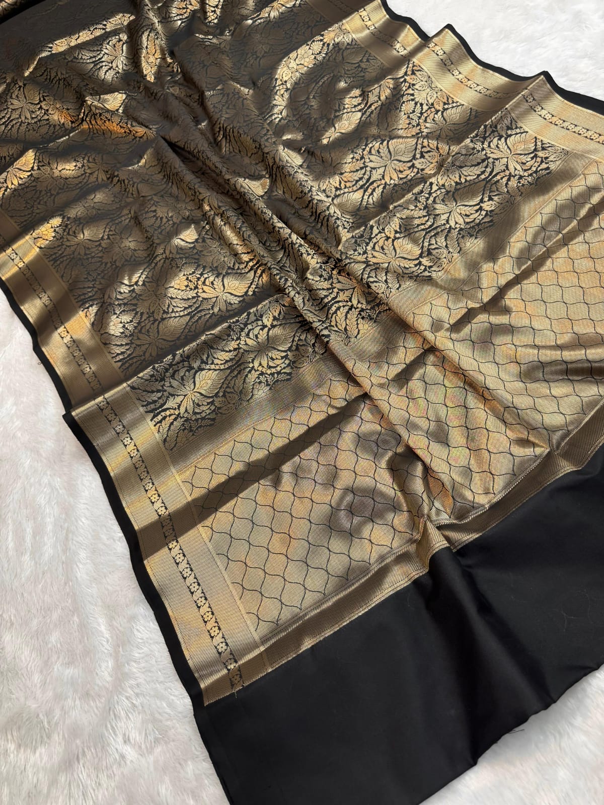 Janhvi Kapoor Inspired Banarasi Semi Mushroom Kathan Silk  Saree In Black