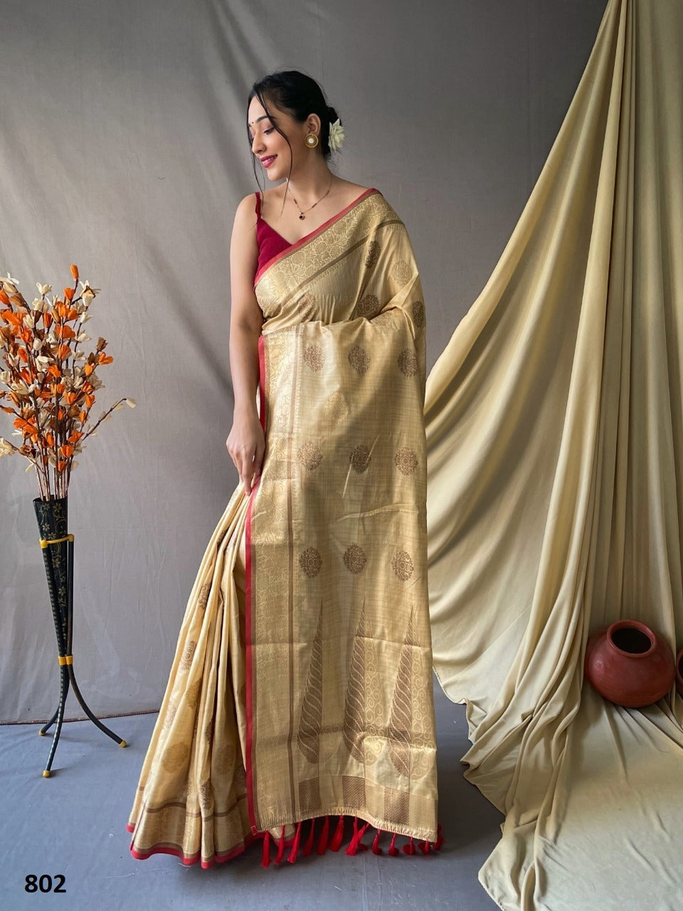 Brown Linen Cotton Sarees,Shop Now Linen Embroidery Silk Saree Online,Grab Now Linen Embroidery Silk Saree Online