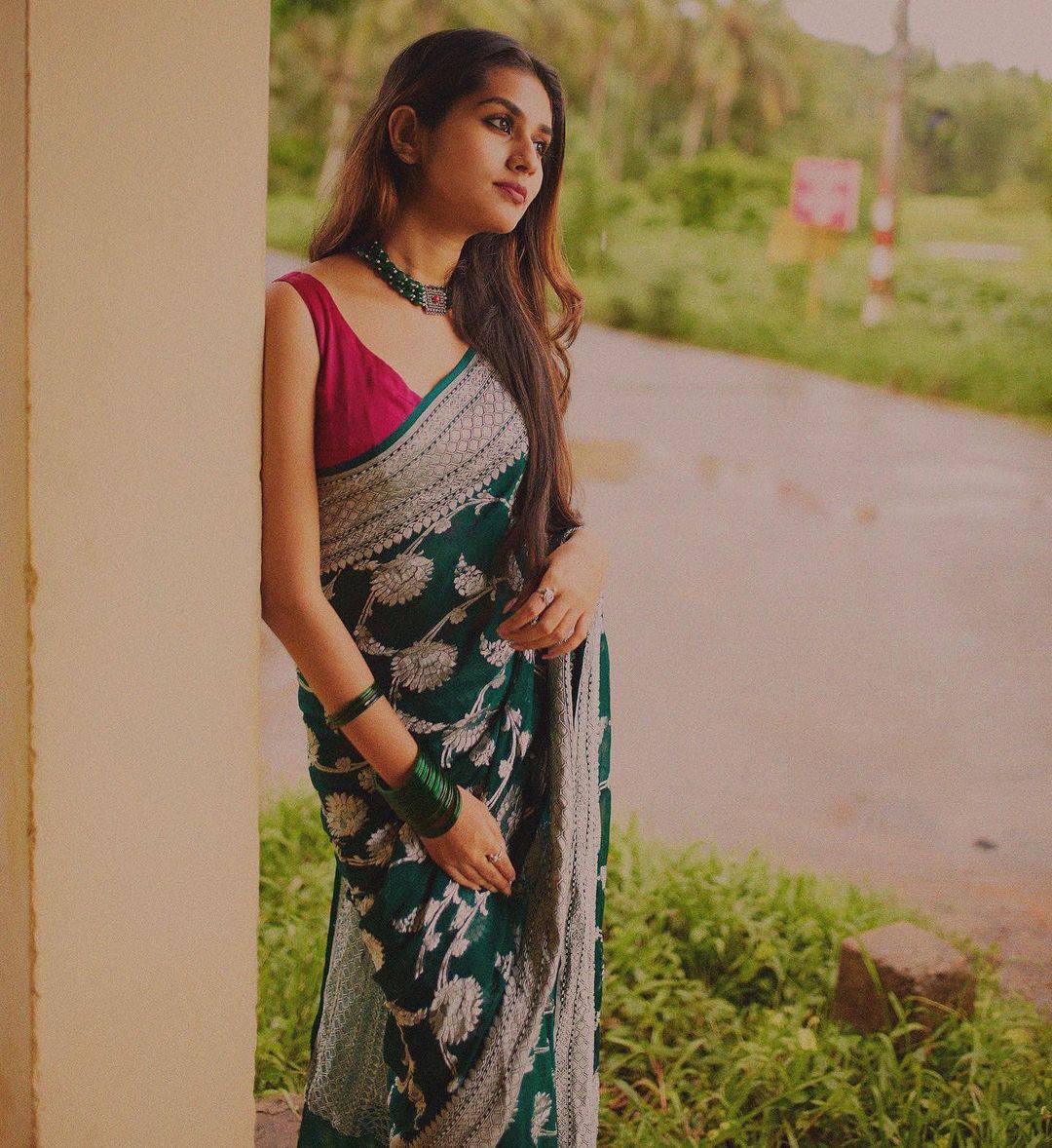 Green Banarasi Soft Silk Saree With Blouse