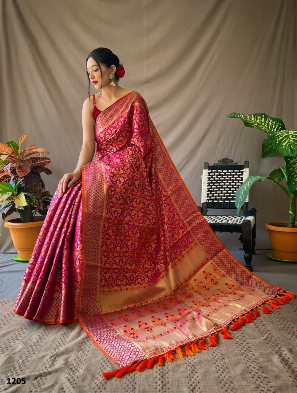Pink Patola Silk Saree,Buy Now Patola Pattern Silk Saree At Best Rates,Authentic Patola Pattern Soft Silk Saree Online